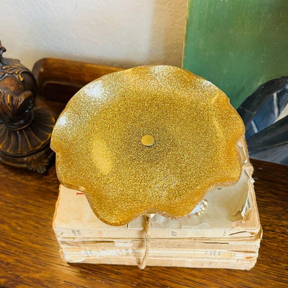 ❌SOLD❌Gold sparkly Lucite pedestal dish with lion's - Picture 5 of 11